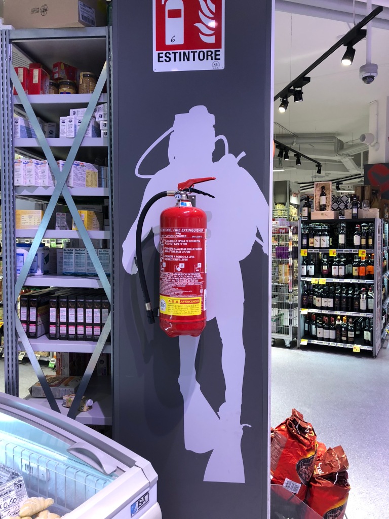 undrwater extinguisher, fire water extinguisher, shop fire safety, funny fire extinguisher